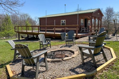 Fishing Pond & Treehouse: Tranquil Maysville Cabin