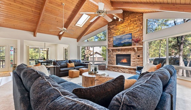 Fishlake Cabin | Serene Forest Escape | Sleeps 10 | Near Flagstaff, Sedona & Grand Canyon