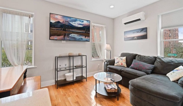 Fishtown Home with Arcade | 5 BDRMS
