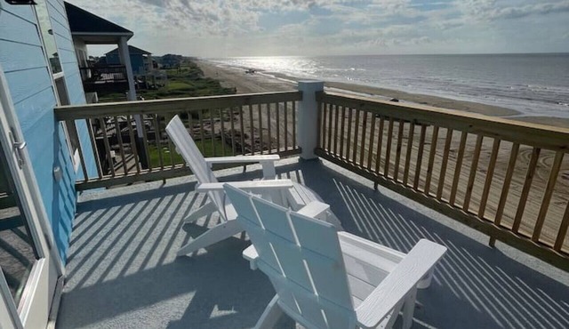 Fishy Business| Beach Front Oasis! Sleeps 20!
