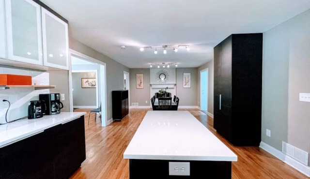 Fit for Kings · Fit for Kings@EMORY Japan Soaking Tub 5 KING Beds