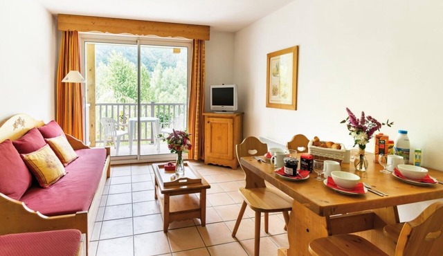 Fitness, swimming pool, sauna, hammam, terrace, balcony, parking, tv, ski locker, 48m²