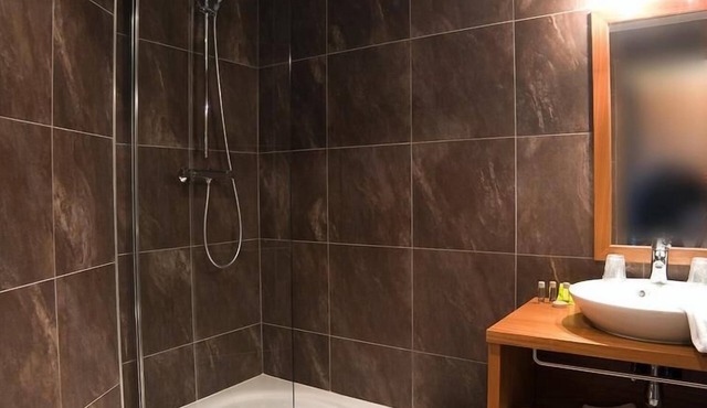 Fitness, swimming pool, sauna, hammam, terrace, balcony, parking, tv, 32m², La Bresse