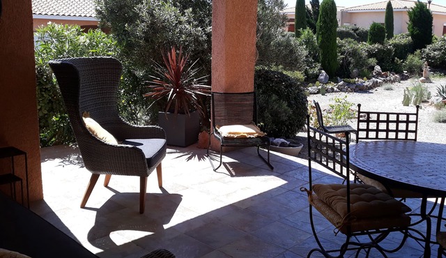 Fitou Mediterranean Villa 2 bed Full Air con, Wifi, 3 Pools,Terrace & Parki