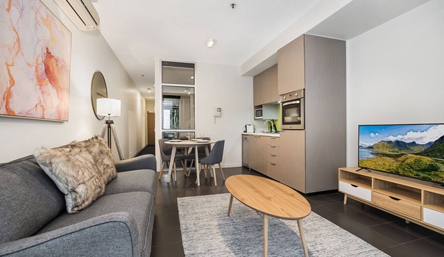 Fitzroy Hideaway Near Parks, Cafés & Parking