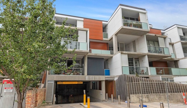 Fitzroy North 1-Bed with Balcony by Edinburgh Park