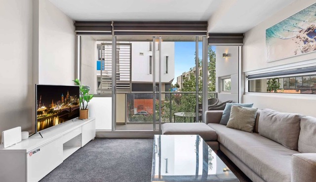 Fitzroy North 1-Bed with Balcony by Edinburgh Park