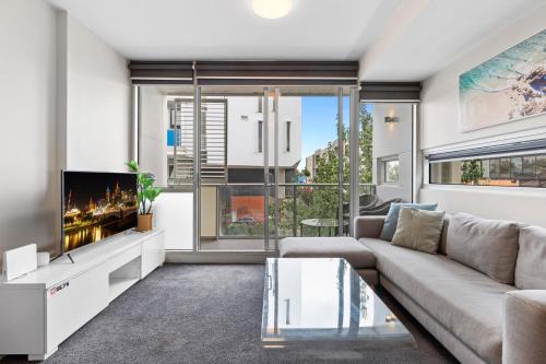 Fitzroy North 1-Bed with Balcony by Edinburgh Park