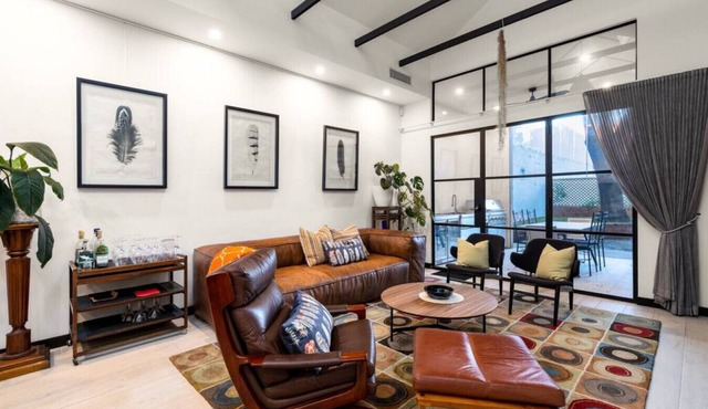 Fitzroy`s 3BR Luxury Retreat