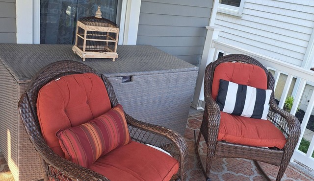 Five/5-Bedroom House, 1.5 Blocks To Beach In Avon-By-The-Sea