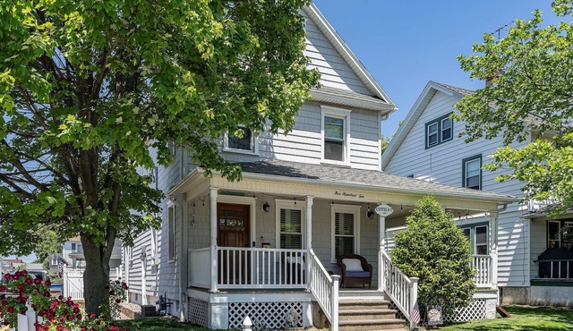 FIVE BEDROOM AVON BY THE SEA BEACH HOUSE 8 person hot tub!