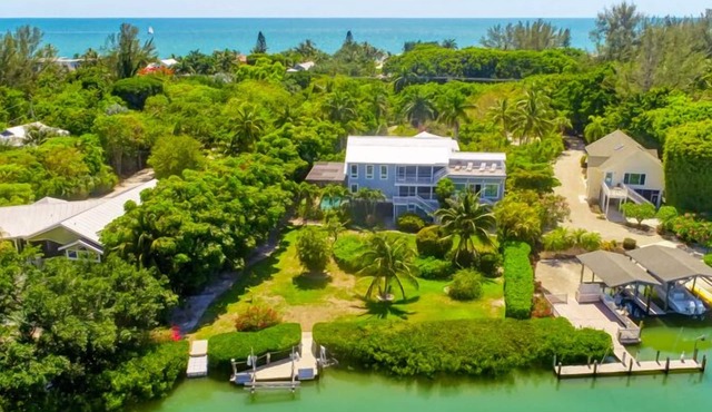 Five bedroom Channel Front Estate home on Captiva! Perfect for Family & Friends