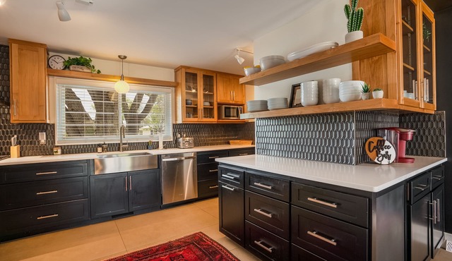 Five Bedroom Charmer Close to Uptown