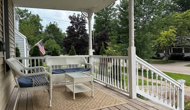 Five Bedroom Cottage Near Lake Michigan