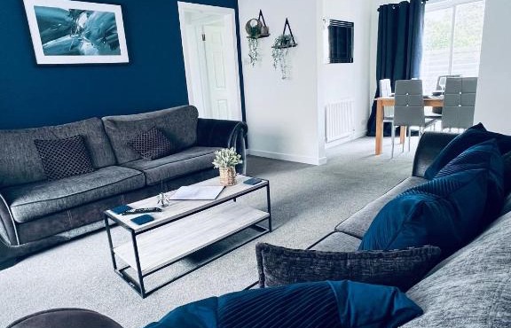 Five Bedroom Five Bathroom House - Dalkeith