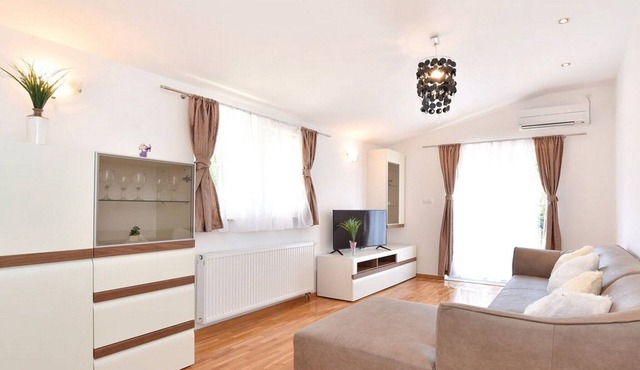 Five Bedroom Holiday Home