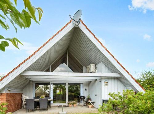 Five-Bedroom Holiday home in Juelsminde 2