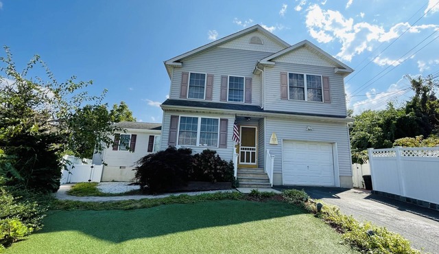 FIVE BEDROOM LAKE COMO SURF PALACE, under a mile from the beach