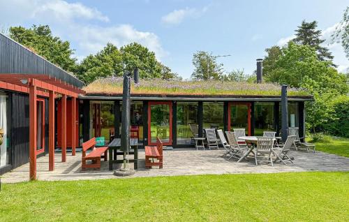 Five Bedroom Lovely Home In Vejby