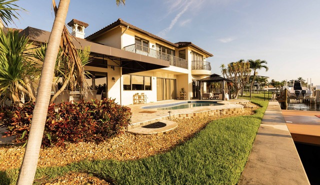 Five Bedroom Luxe Villa on Deep Water Intracoastal