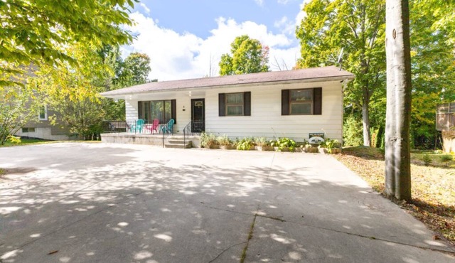 Five Bedroom, Two Bathroom, Dog Friendly Home with a short walk to the beach.