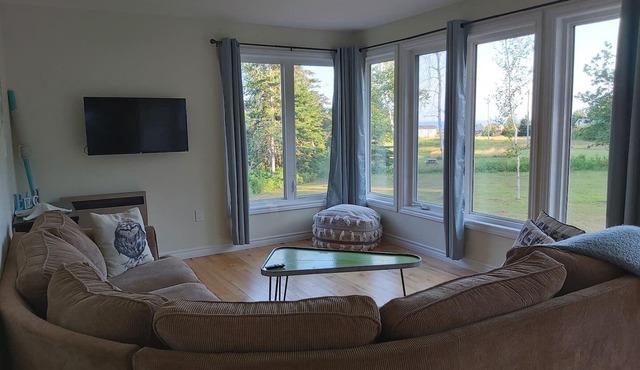 Five-minute walk to the sandy beach: Starfish Cottage awaits.