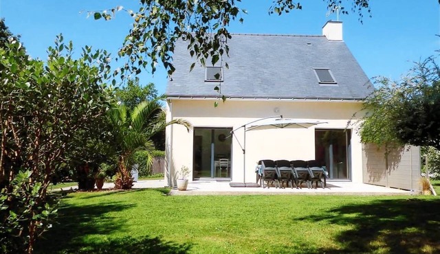 Five minutes from the beach, house with garden, ideal for a family holiday.