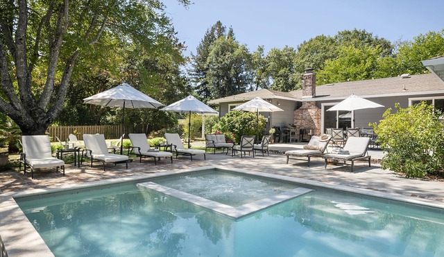 Five Oaks ~ Family Ranch House with Pool. Walk to Town