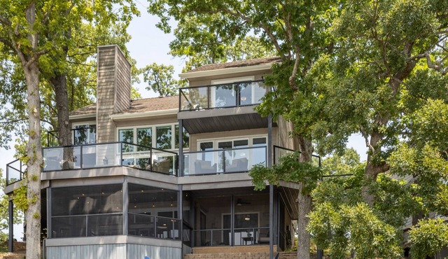 Five Oaks Lakehouse - Luxurious Home with a Game Room and Lakeside Fire Pit!