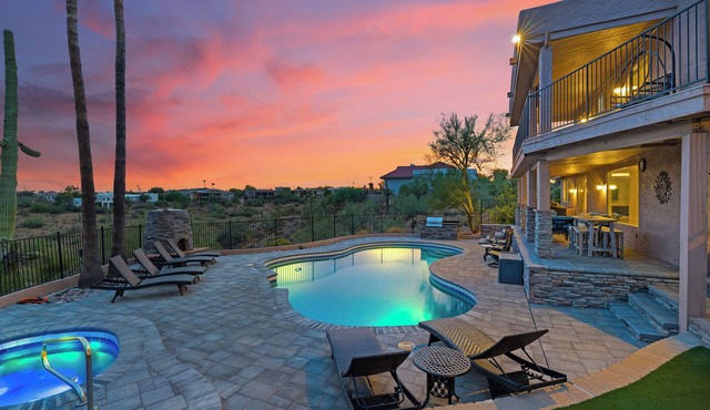 Five Palms ★Scenic Mountain View's-Heated Pool-Spa-Balcony-Spacious★