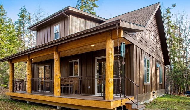 Five separate cabins ideal for a group getaway, near Flathead Lake & Glacier