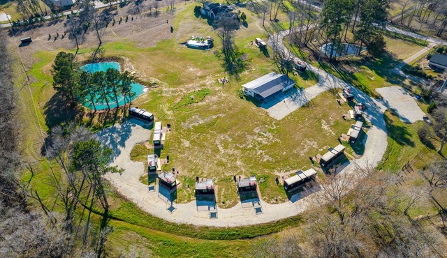 Five Spice Powder 2 mins to Lake Conroe! Heated Pool, Stocked Ponds, Cute Pygmy Goats