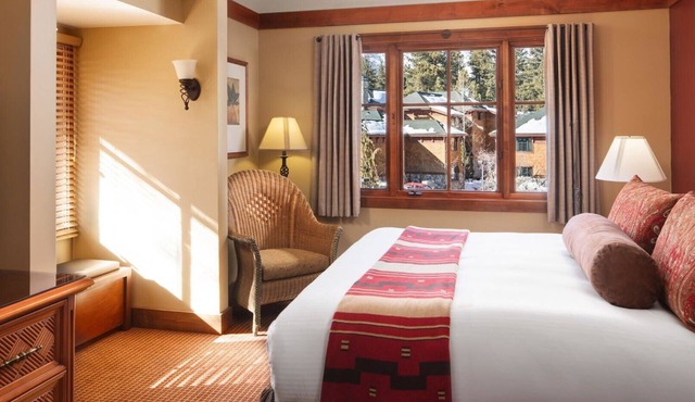 Five Star 2-bedroom Lakefront Villa in fabulous Incline Village