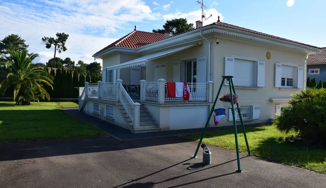 five-star family accommodation for up to 10 people,