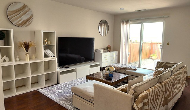 Five Star Spacious 5-bedroom house in beautiful Renton with WiFi, AC