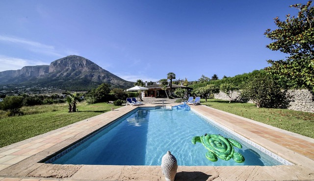 Five stars reviews - Peaceful - Fantastic pool - Privacy & Long views