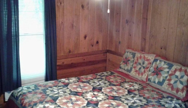 FIVE POINTS~LAKE HAMILTON: Cabin#6 ~ 2BR w/Queen Beds, Futon in LR, Full Kitchen, Breakfast "Fixins" Provided, Great Lake View
