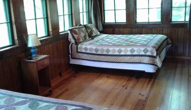 FIVE POINTS~LAKE HAMILTON: Cabin#B ~ 1BR w/2 Queen Beds, Futon in LR, Full Kitchen, Breakfast "Fixins" Provided, Handicap Accessible w/Wheelchair Ramp