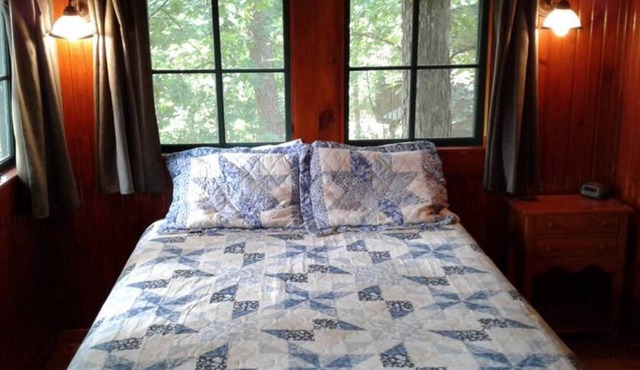 FIVE POINTS~LAKE HAMILTON: Cabin#C ~ 1BR w/Queen Bed, Futon in LR, Full Kitchen, Breakfast "Fixins" Provided, Jetted Tub, Balcony Deck off BR