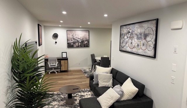 Fivestar Inspired Private Suite- Downtown Access