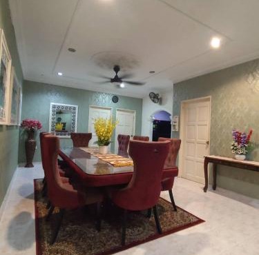 Fiyona Homestay 3 Bedrooms