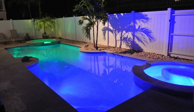 FL-AMI-NGO! Entire duplex just 250 Foot Steps To The Gulf Of Mexico