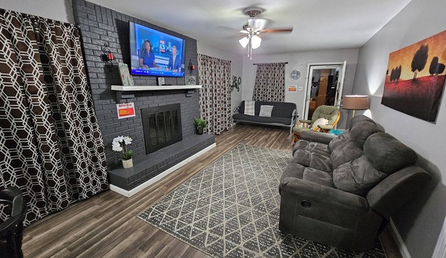 Flag City Manor A: 2-bedroom Home