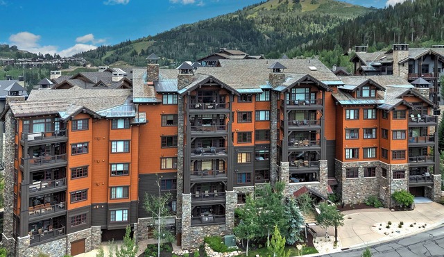 Flagstaff at Deer Valley | Shuttle Service | Ski in/Ski out | Complimentary Apres Ski