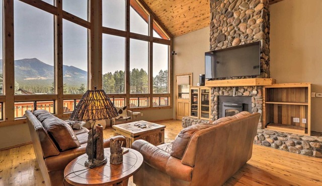 Flagstaff Cabin! 5 Minutes from Snowbowl! Stunning Views on 1+ Acre. Sleeps 8!