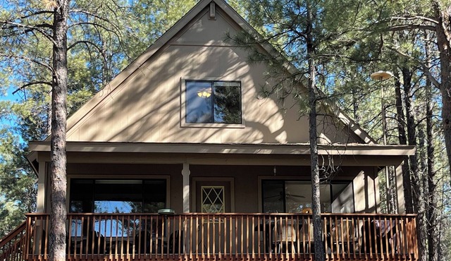 Flagstaff Cabin in Forest near Lake Mary. Mountain Views. Pet-Friendly