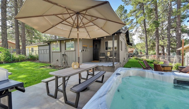 Flagstaff Cabin w/Hot Tub & Fire Pit!
