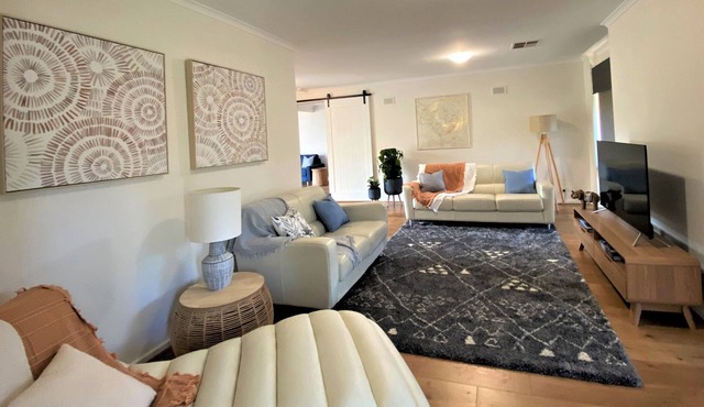 FLAGSTAFF HOUSE – Entire Deluxe Hills Retreat