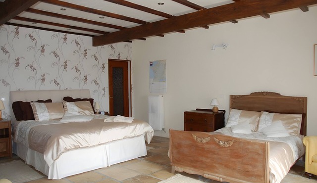 Flagstone Guest Room with Shared Pool, Private Terrace and Wi-Fi