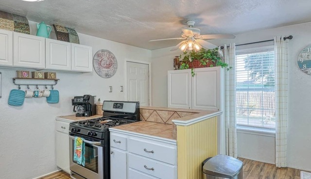 Flam Buoy! 2/1 cottage w fire pit/giant checkers